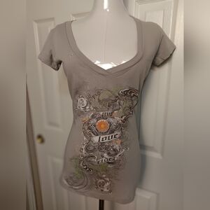 NWOT. Hot Leathers Chic Gray V-Neck Graphic Tee " Live, Love, Ride".
